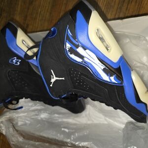 Jordan Men's Black and Blue Sneakers